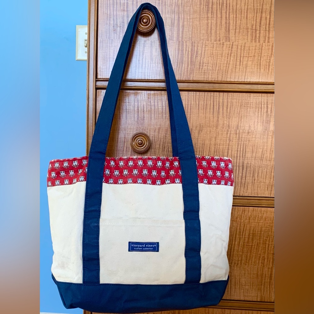 VINEYARD VINES Collegiate Collection Classic Tote, Zip Top Closure,12” X 17”.